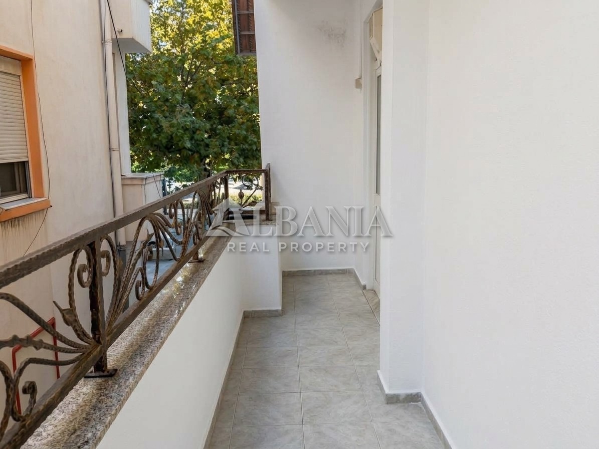 Casa 6 habitaciones 293 m² Bashkia Vlore, Albania